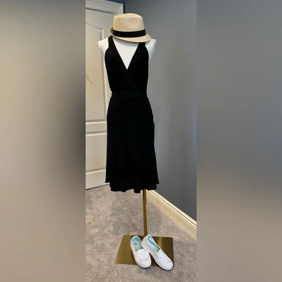 BURBERRY Size 4 Classy Black Silk dress with Charcoal Jersey trim! - Picture 1 of 7